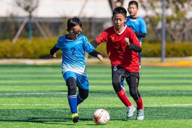 周琦16+17广东胜江苏 高诗岩26+10山东负同曦